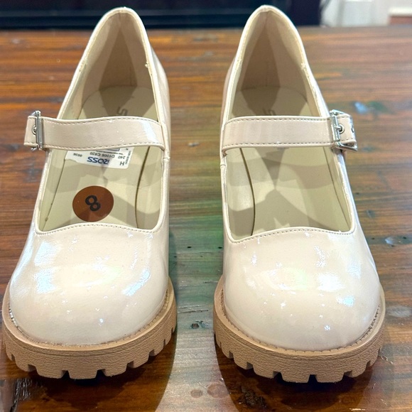 Low Heel Closed Toe Pumps - Picture 2 of 3